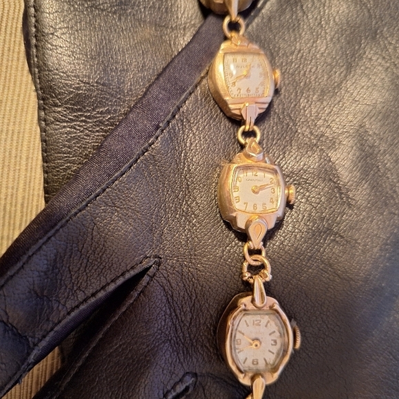 Elegant Gold Women's Bracelet Watch - Picture 6 of 10